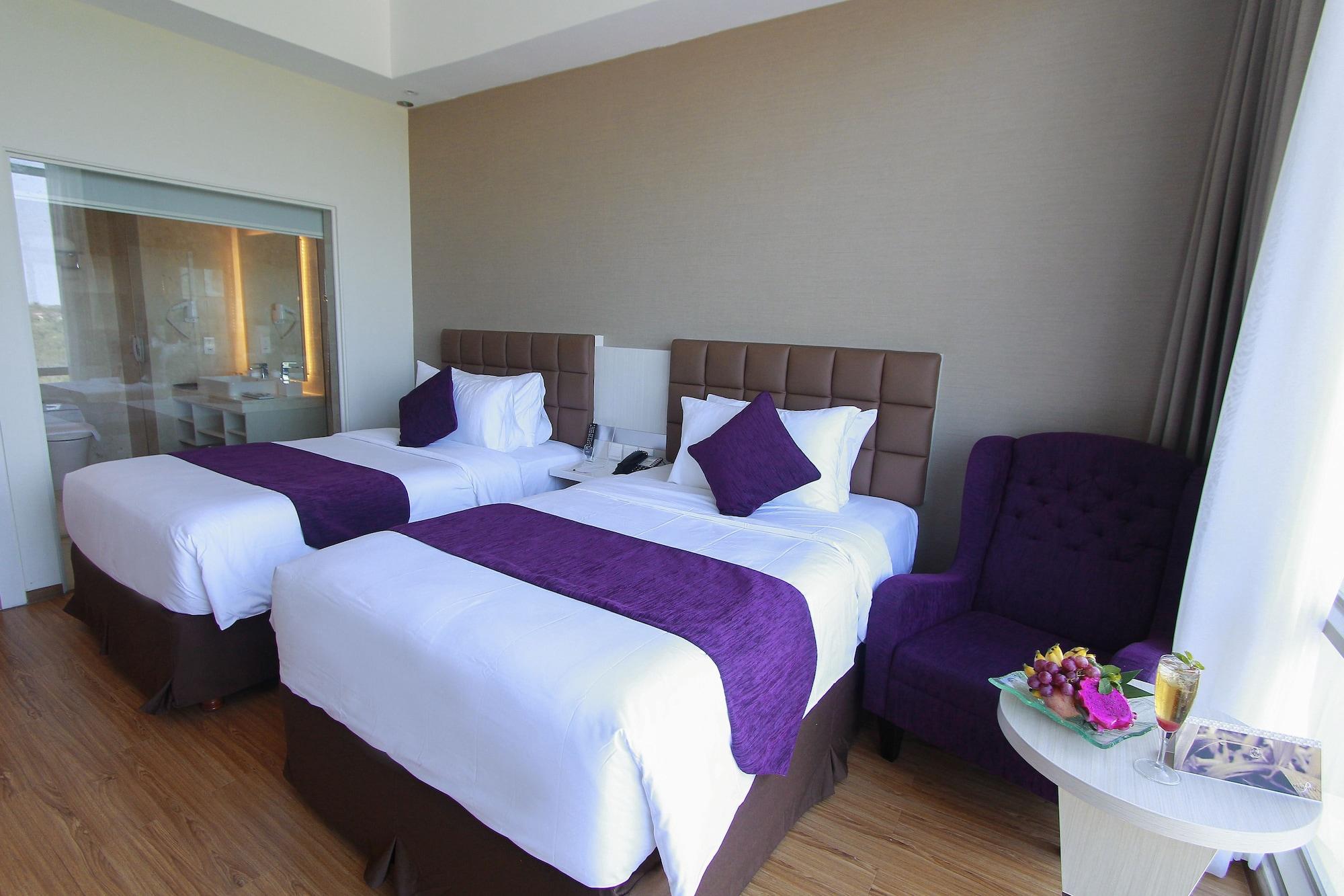 Platinum Hotel & Convention Hall Balikpapan Exterior foto