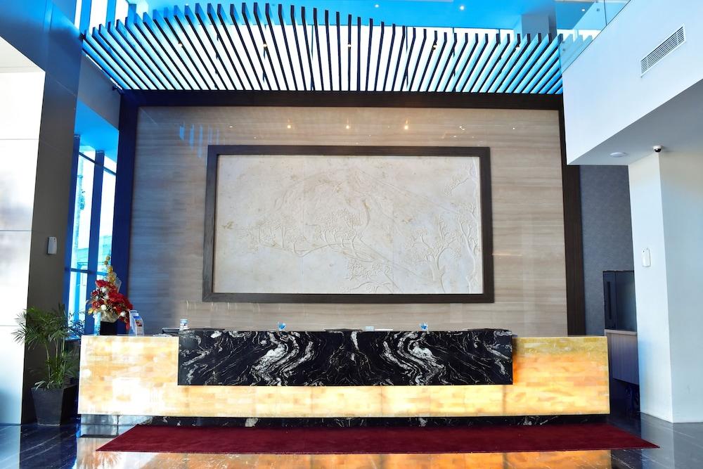 Platinum Hotel & Convention Hall Balikpapan Exterior foto
