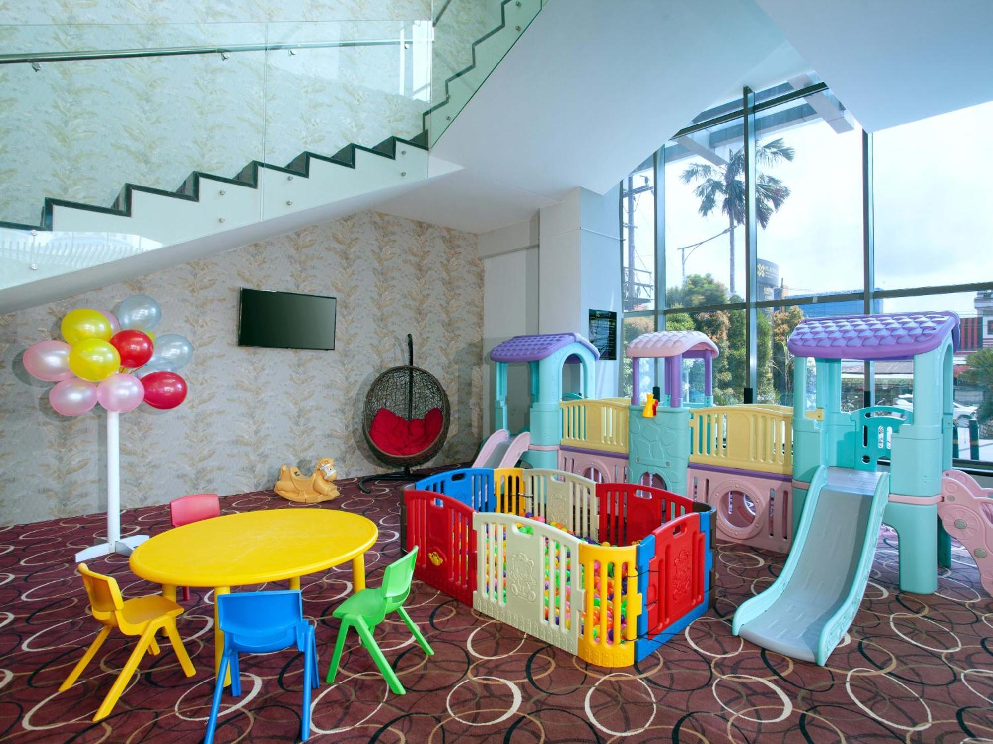 Platinum Hotel & Convention Hall Balikpapan Exterior foto