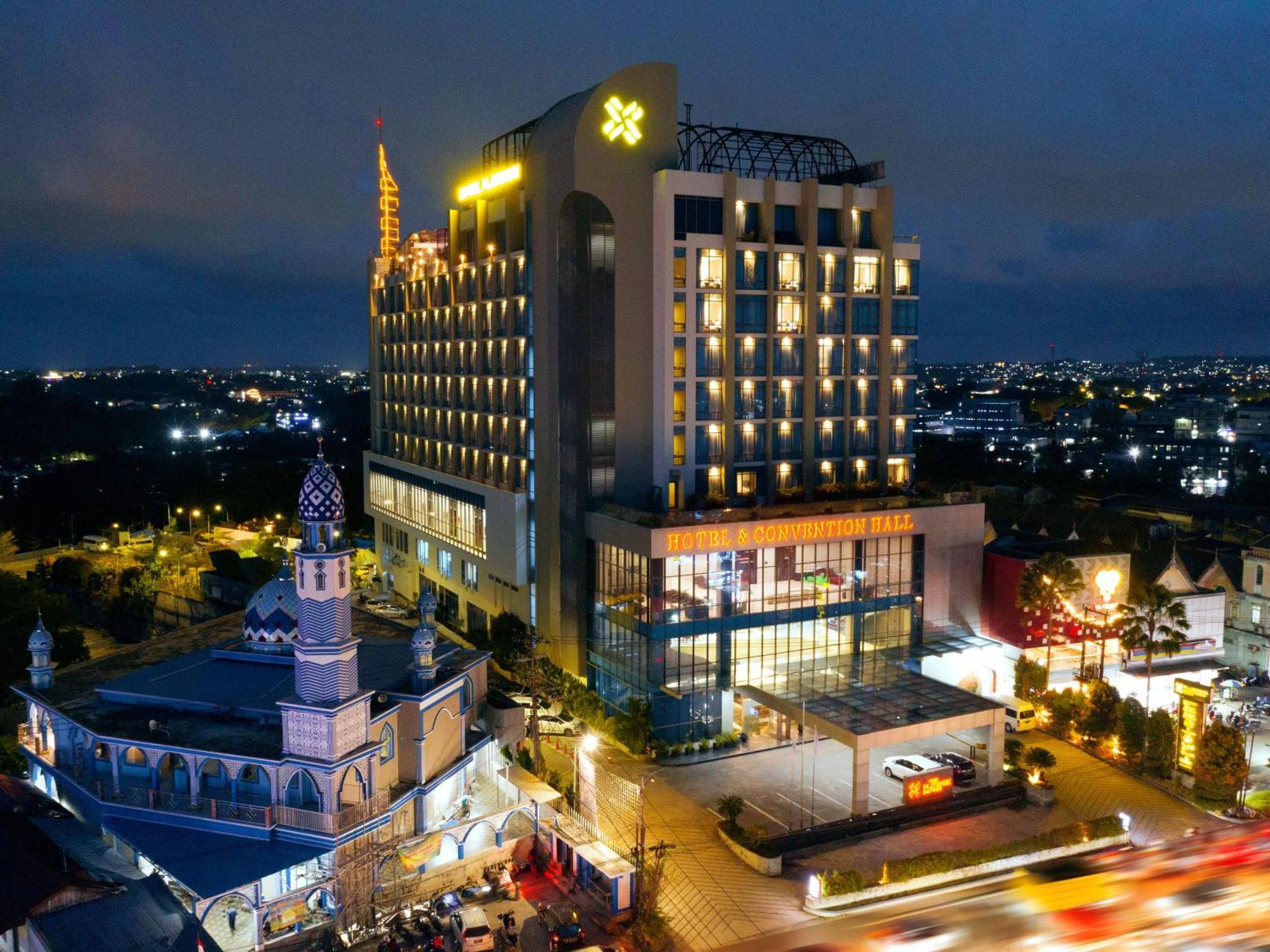 Platinum Hotel & Convention Hall Balikpapan Exterior foto