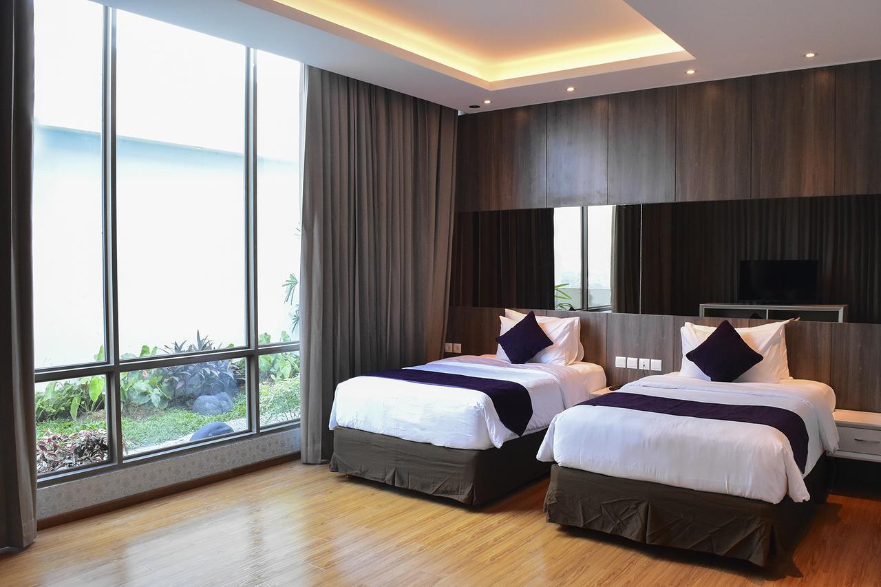 Platinum Hotel & Convention Hall Balikpapan Exterior foto
