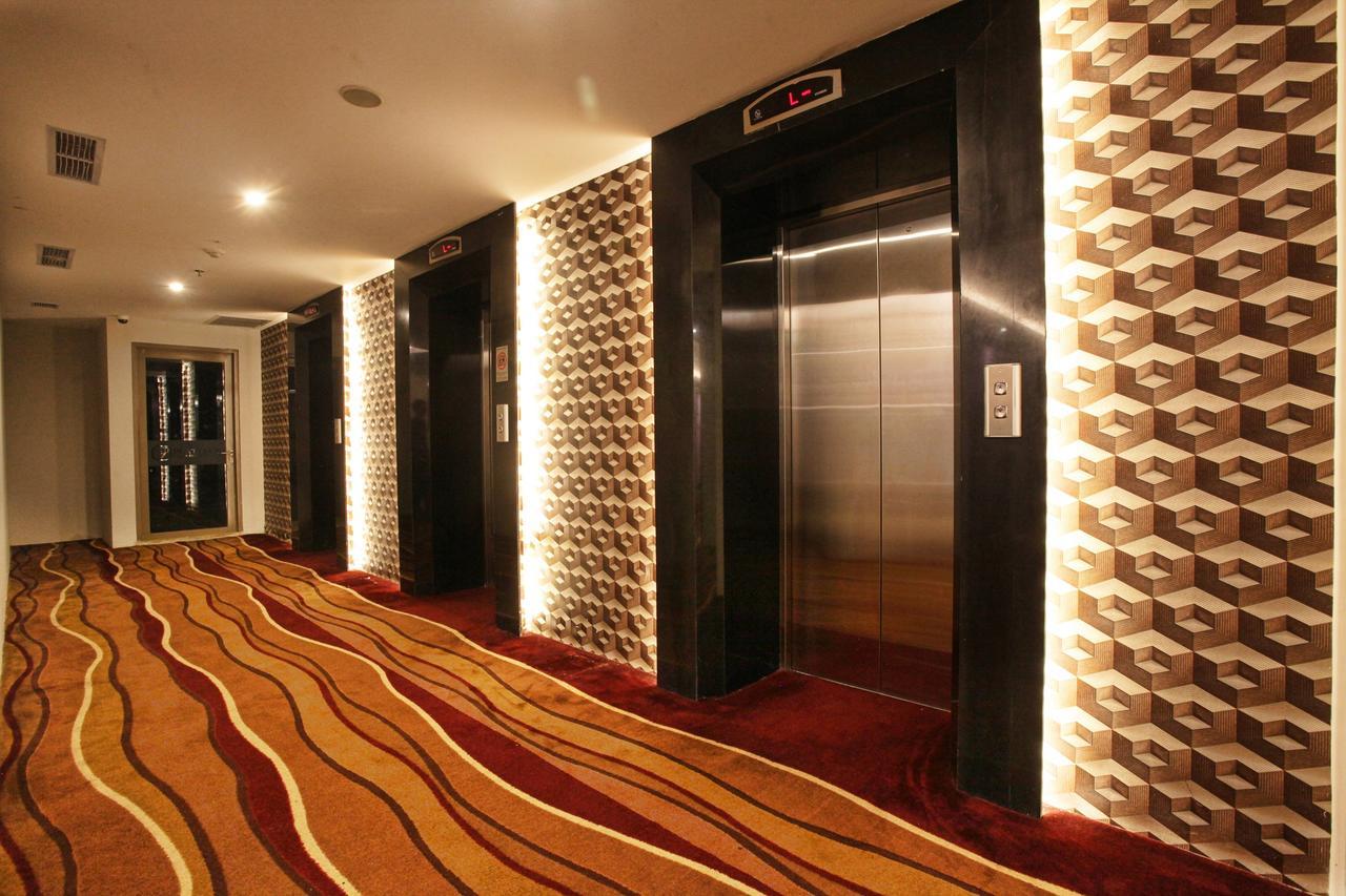 Platinum Hotel & Convention Hall Balikpapan Exterior foto