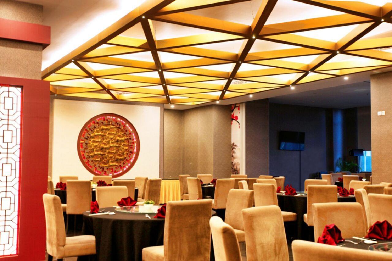 Platinum Hotel & Convention Hall Balikpapan Exterior foto